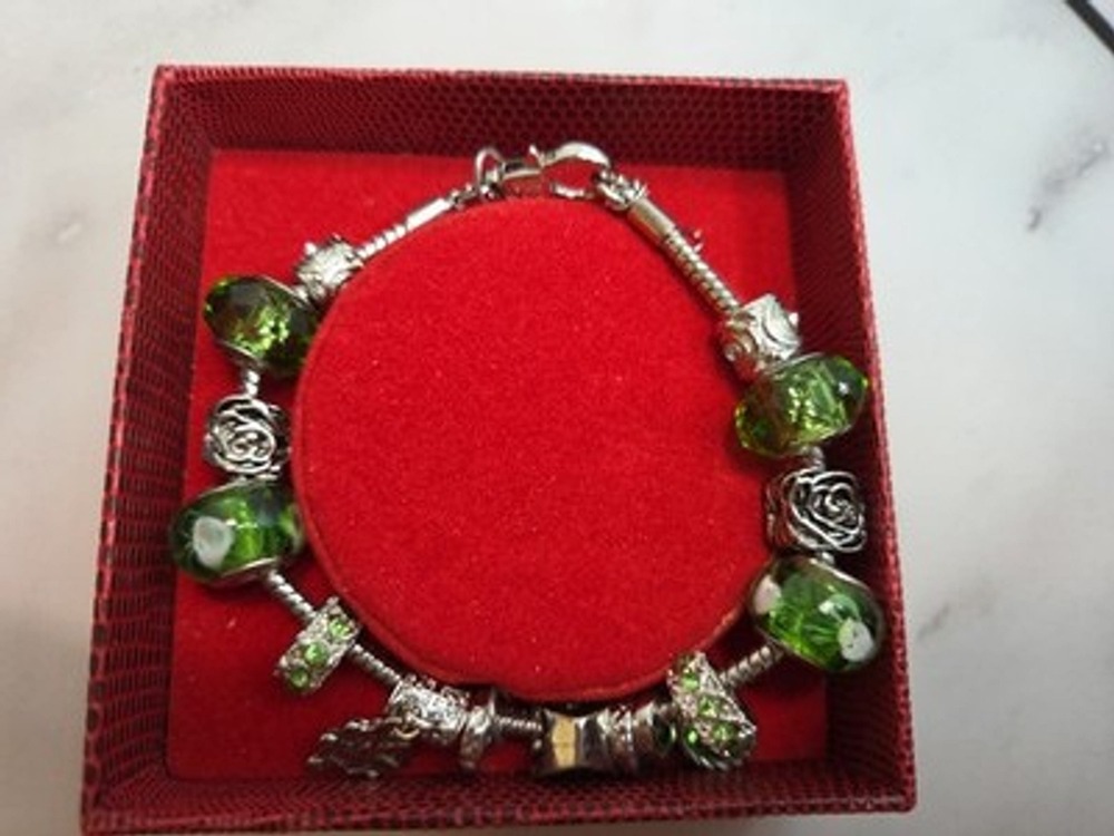 NEW- Glam & Glow GREEN CHARM BRACELET - New in Box